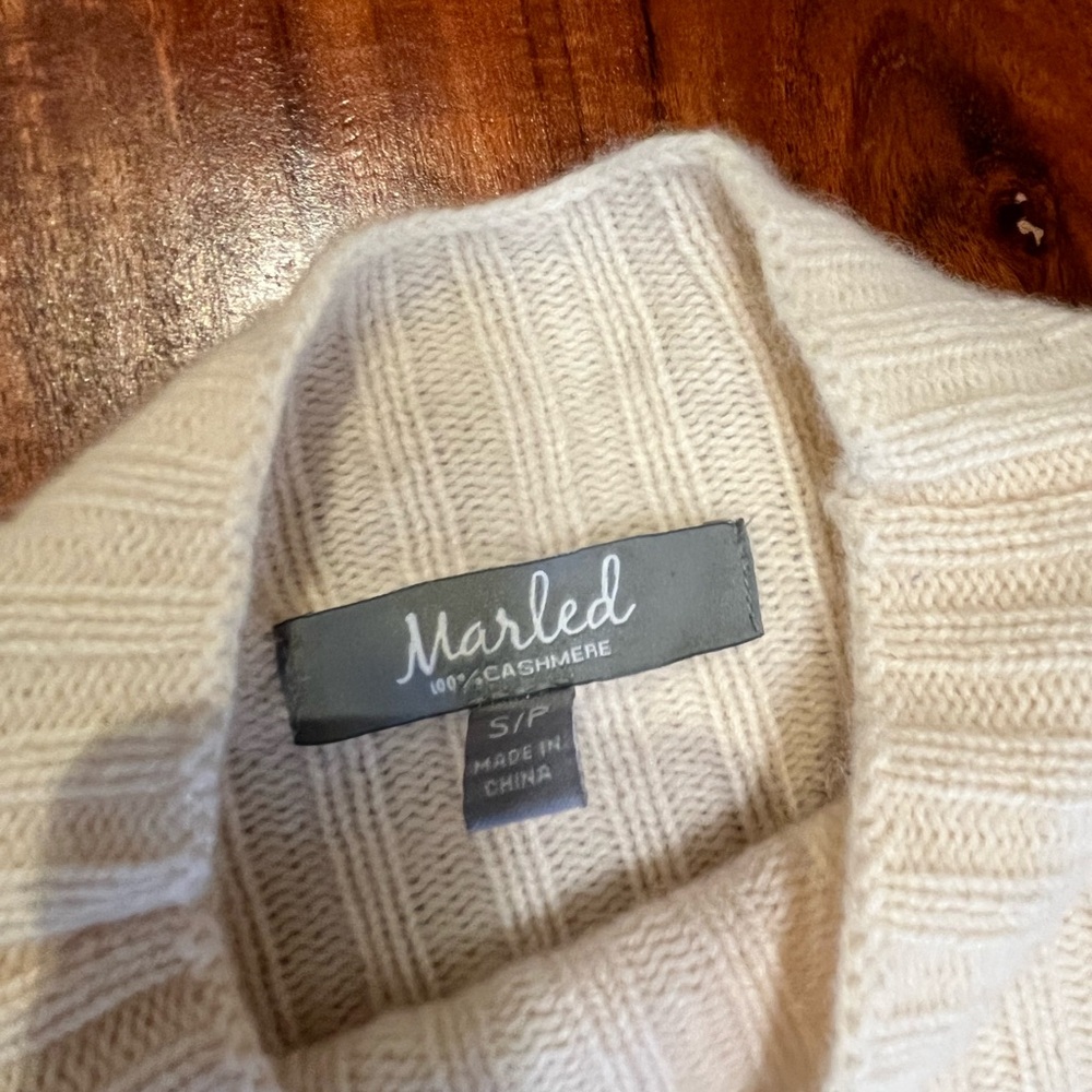 100% Cashmere Cream Cable Knit Sweater - Picture 3 of 6